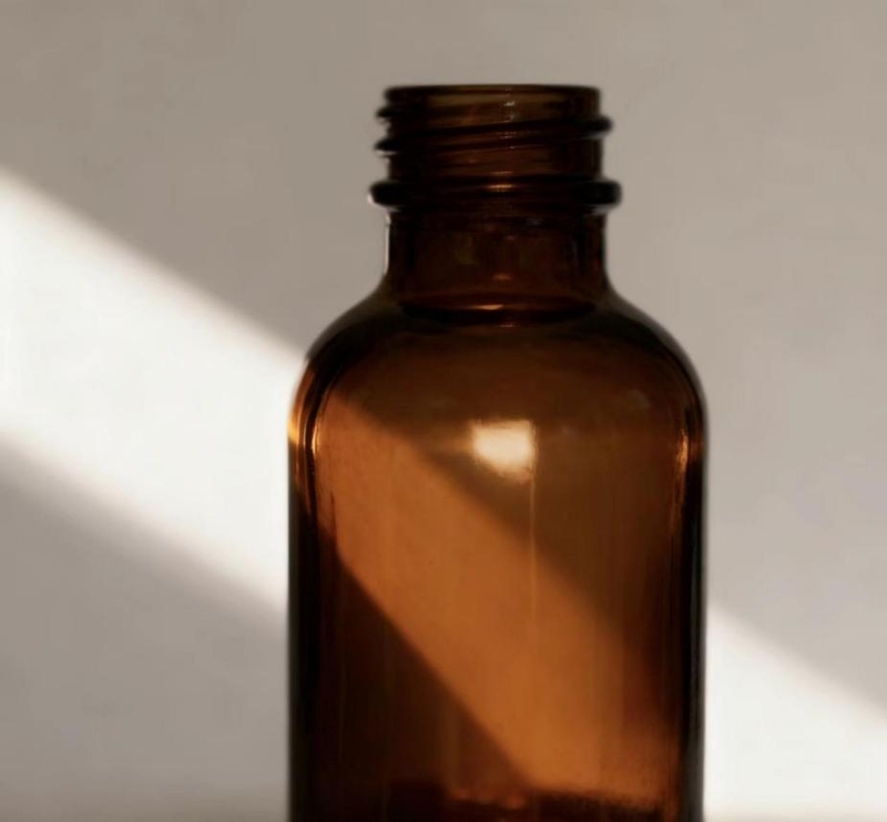 పారదర్శకమా లేదా బ్రౌన్? రీజెంట్ బాటిల్ రంగు ఎంపిక వెనుక ఉన్న శాస్త్రీయ జ్ఞానం